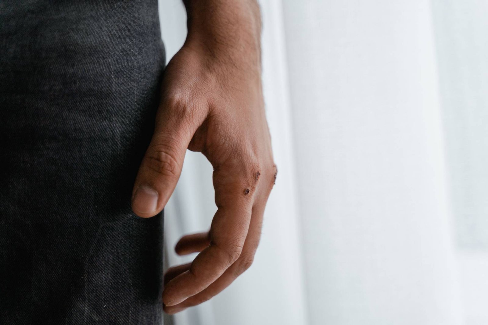 Attachment Wounds in Adult Relationships: Why the Same Patterns Keep Happening
